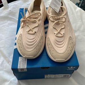 Bnwt Adidas Ozelia knit